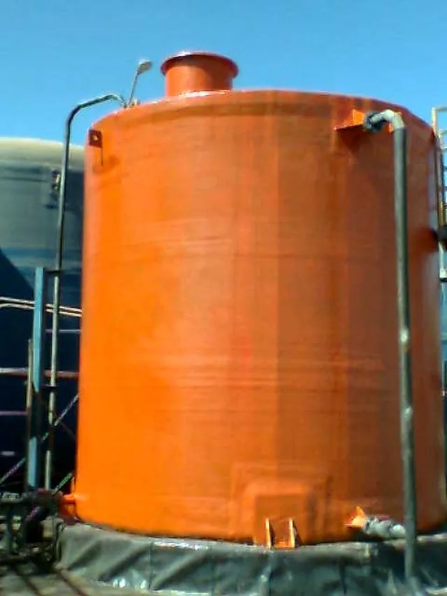 Revestimiento de estanques con fibra de vidrio y resinas técnicas